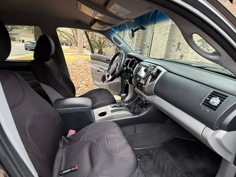 Used 2014 Toyota Tacoma PreRunner w/ SR5 Package image 9