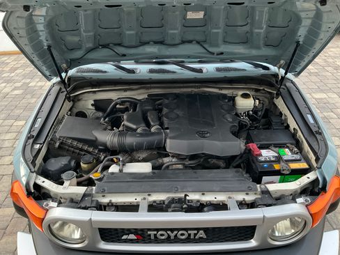 Used 2013 Toyota FJ Cruiser 4WD image 28