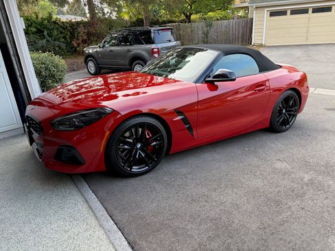 Used 2025 BMW Z4 M40i w/ Edition image 1