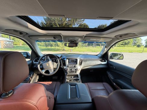 Used 2019 Chevrolet Suburban Premier w/ Premier Plus Edition AWD/4WD image 4