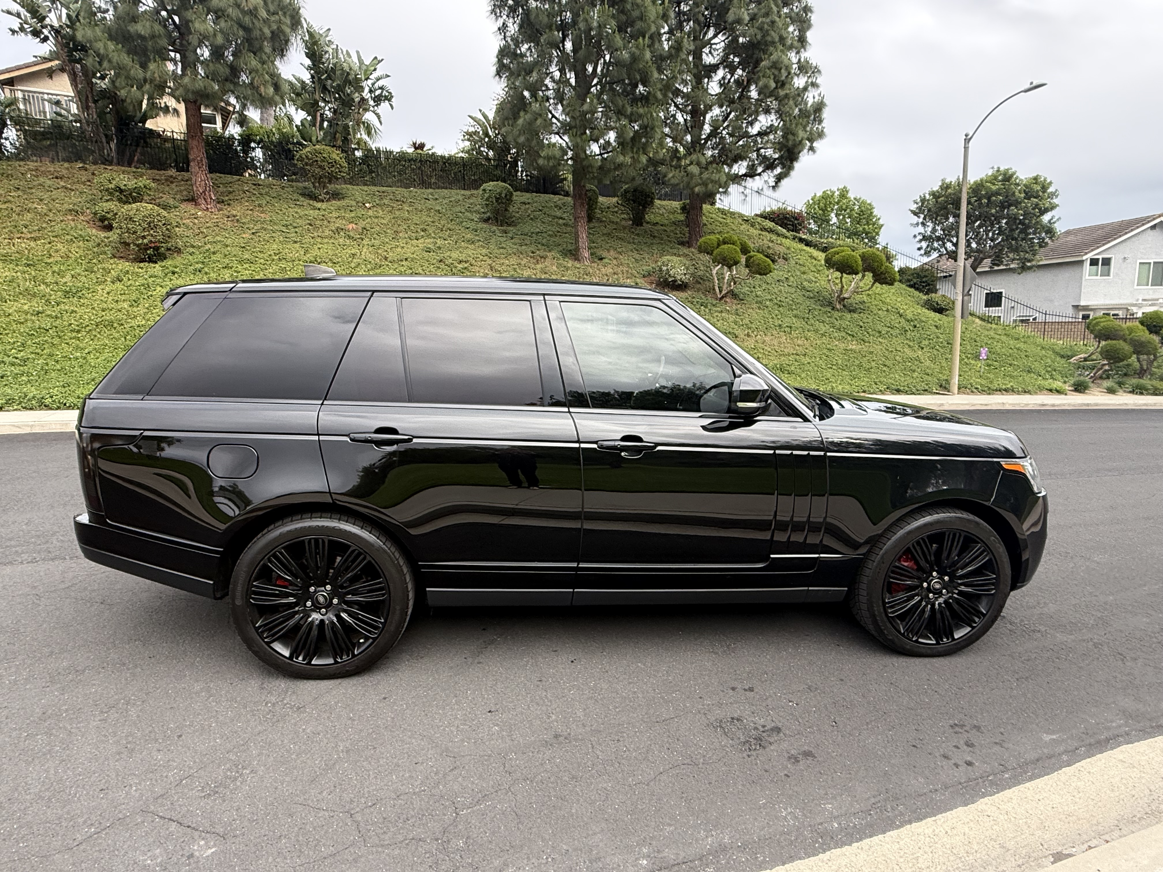 Used 2017 Land Rover Range Rover Supercharged AWD/4WD image 4