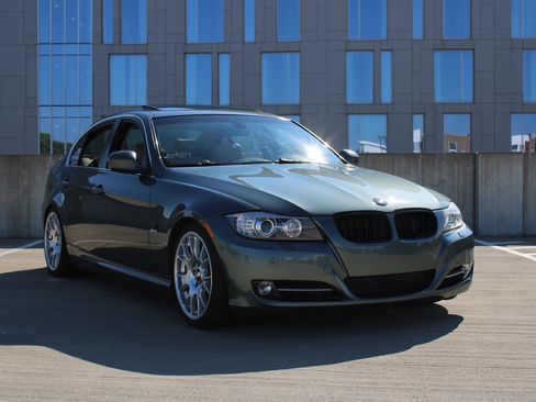 Used 2009 BMW 335i xDrive Sedan image 1