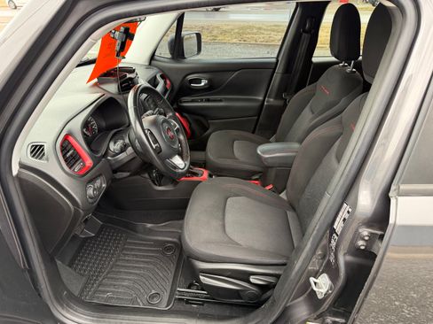 Used 2017 Jeep Renegade Trailhawk image 10