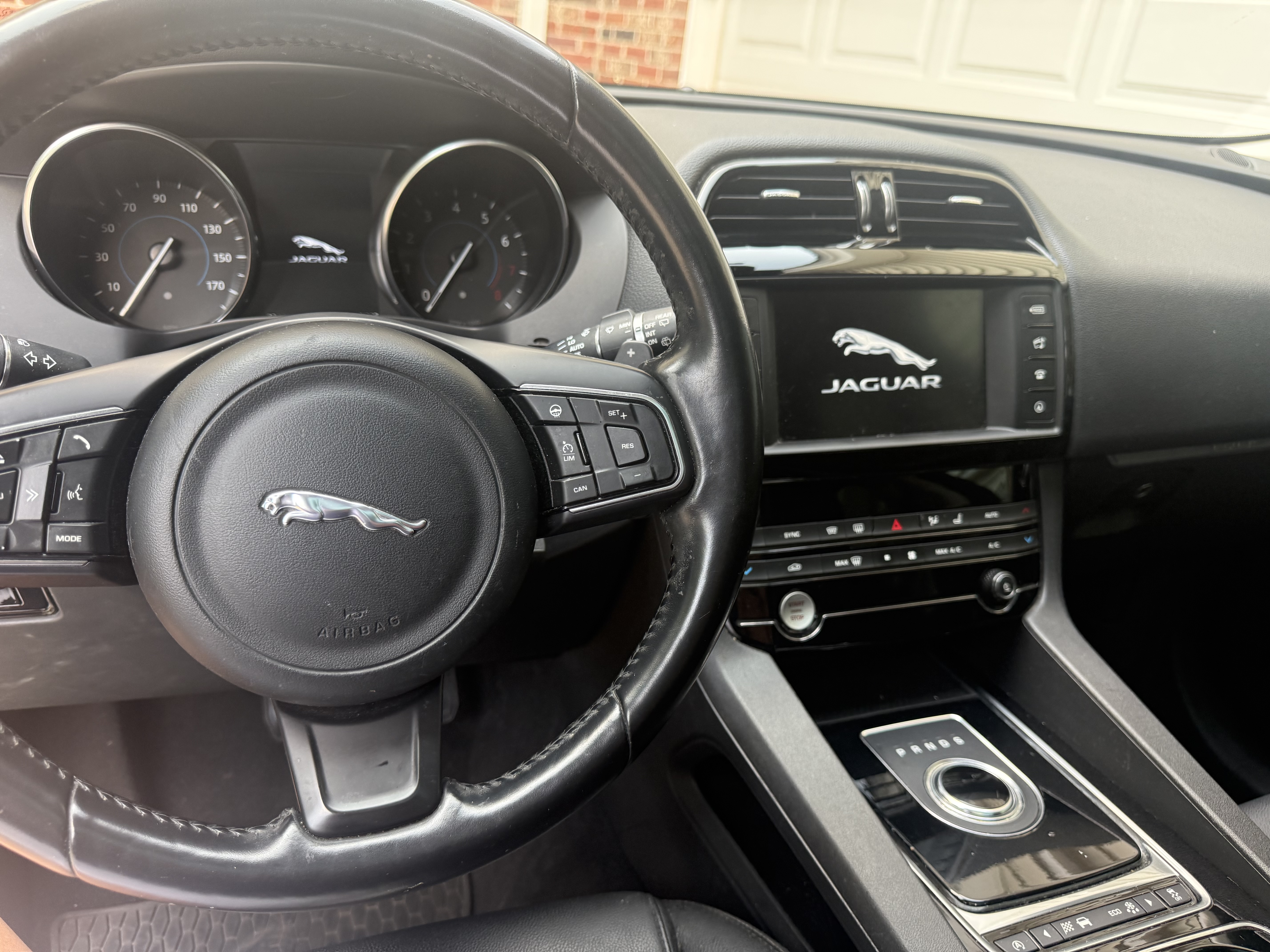 Used 2017 Jaguar F-PACE Premium AWD/4WD image 10