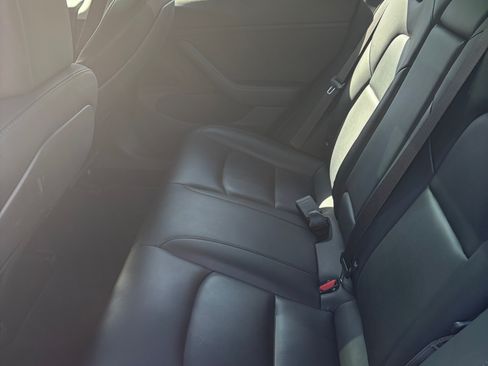 Used 2018 Tesla Model 3 Mid Range RWD image 5