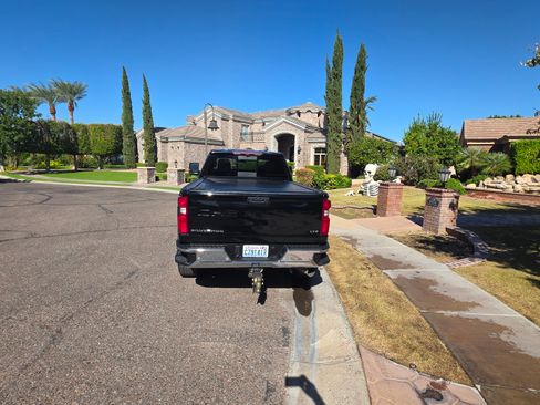 Used 2020 Chevrolet Silverado 2500 LTZ w/ LTZ Plus Package image 9