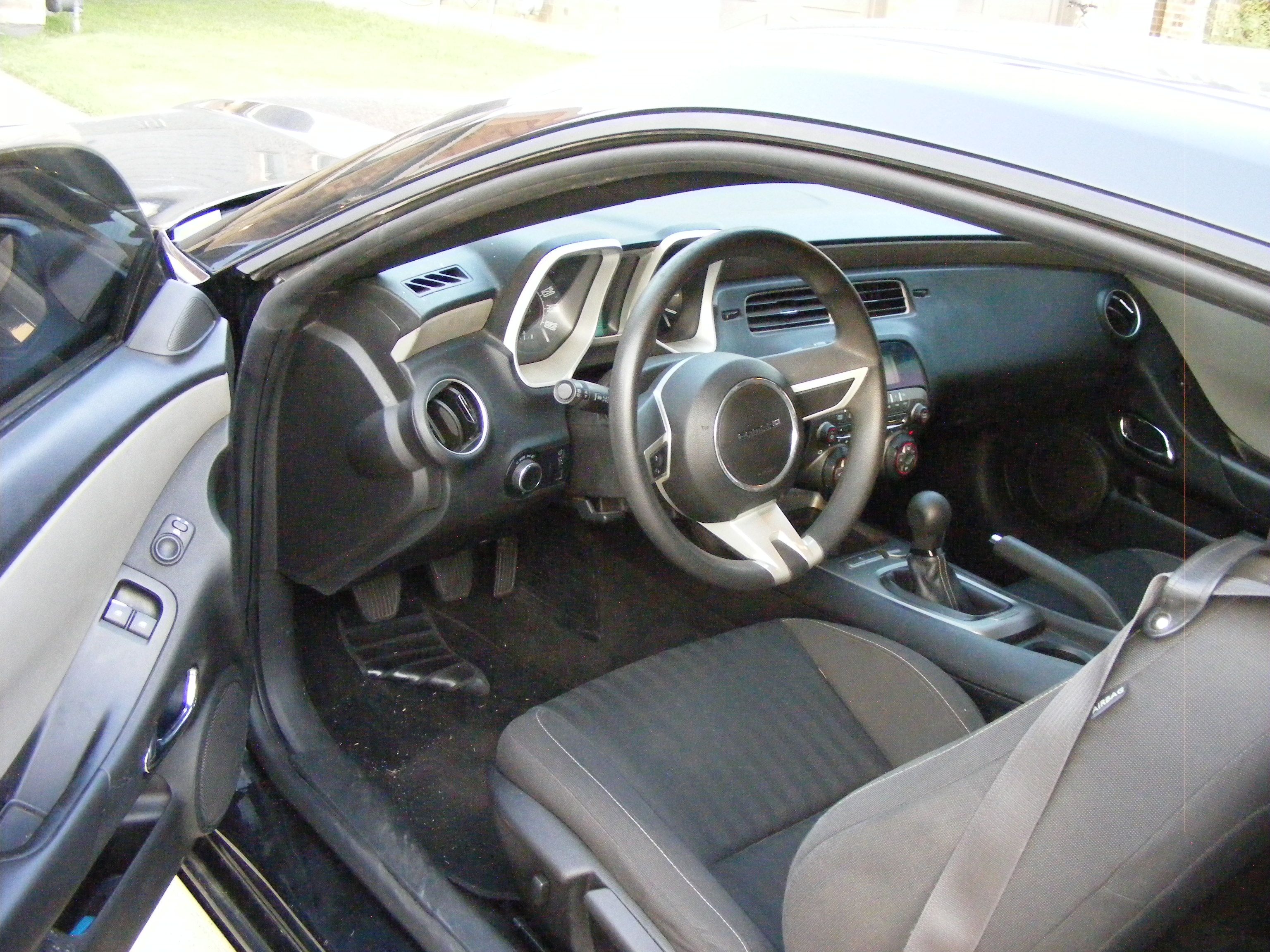 Used 2011 Chevrolet Camaro LS RWD image 18