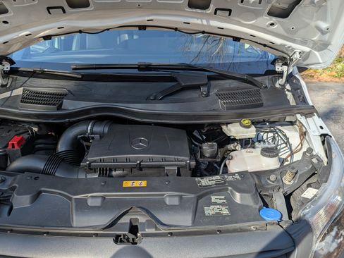 Used 2023 Mercedes-Benz Metris image 11