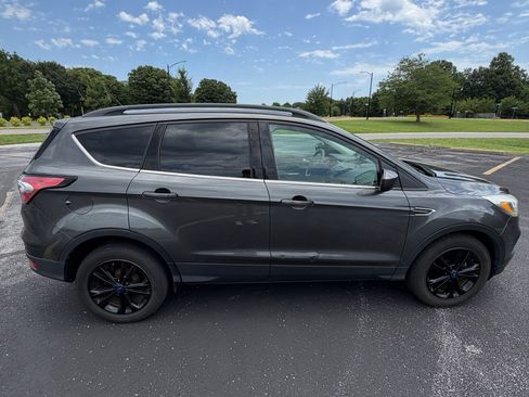Used 2018 Ford Escape SE FWD image 12
