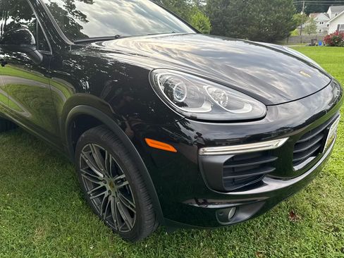 Used 2016 Porsche Cayenne AWD/4WD image 5