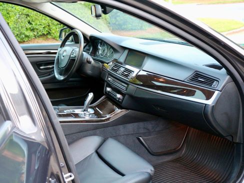 Used 2013 BMW 550i xDrive Sedan AWD/4WD image 16