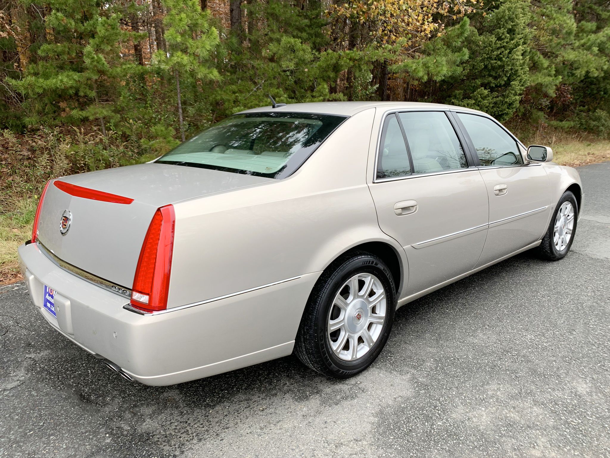 Used 2008 Cadillac DTS FWD image 9