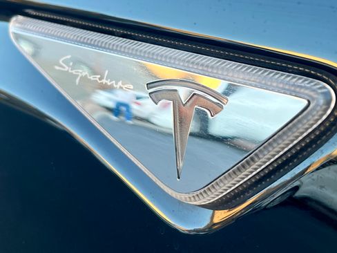 Used 2012 Tesla Model S Signature Performance image 8