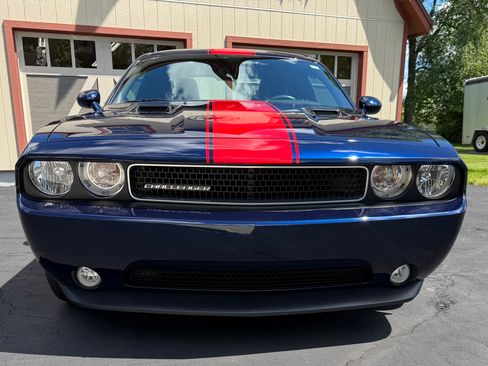 Used 2013 Dodge Challenger SXT RWD image 11