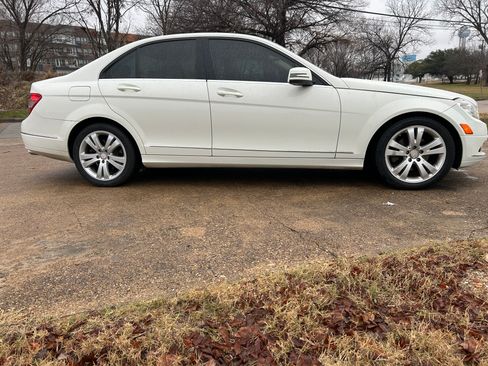 Used 2011 Mercedes-Benz C 300 Sedan image 4