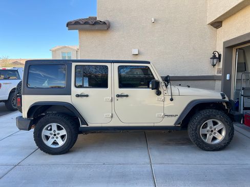 Used 2011 Jeep Wrangler Unlimited Rubicon w/ Dual Top Group image 11