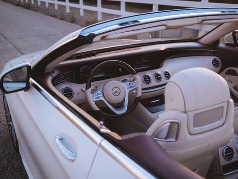 Used 2020 Mercedes-Benz S 560 Cabriolet image 4