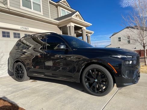 Used 2025 BMW X7 M60i w/ Climate Comfort Package image 14