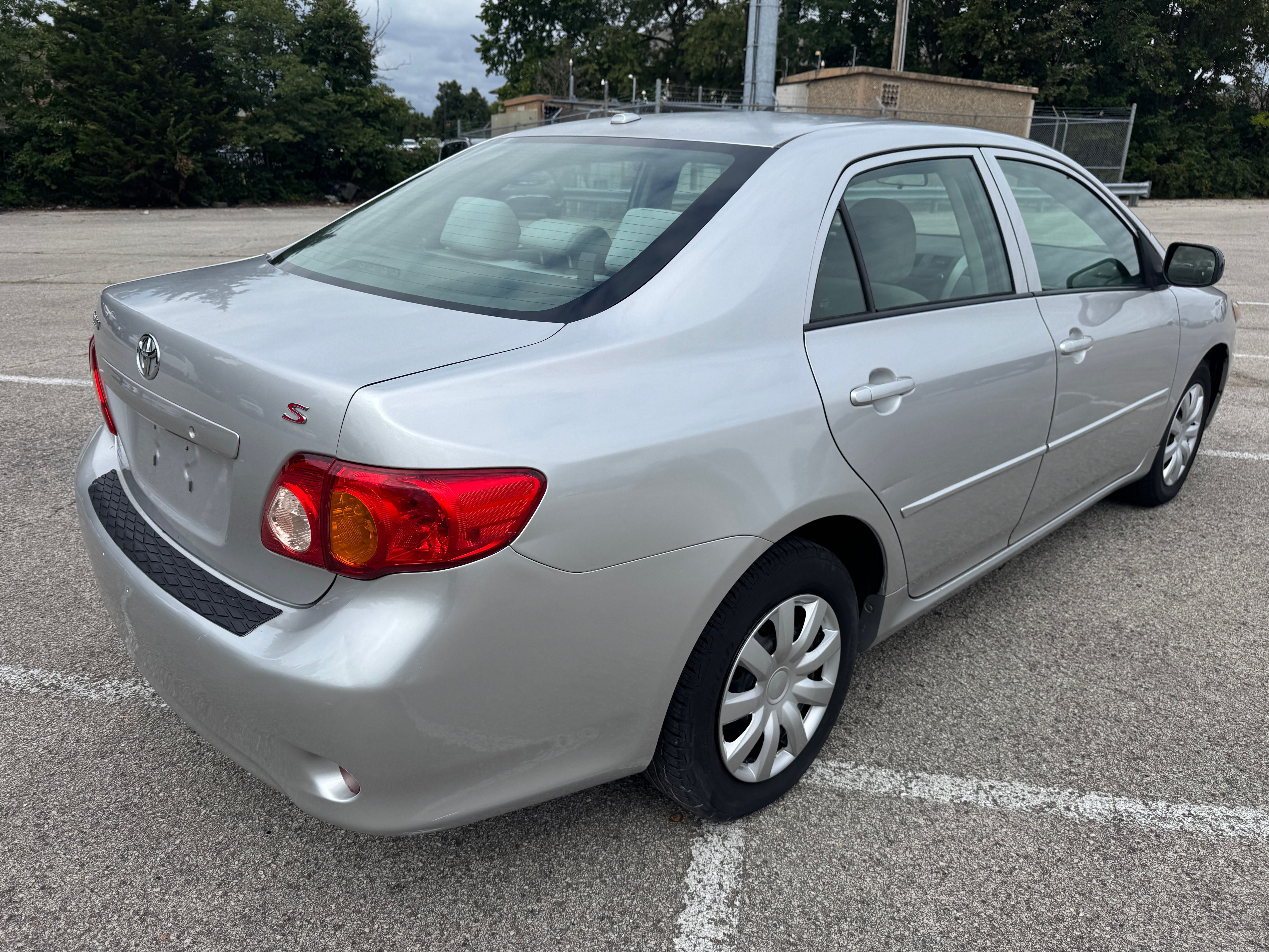 Used 2010 Toyota Corolla LE w/ All Weather Guard Pkg FWD image 6