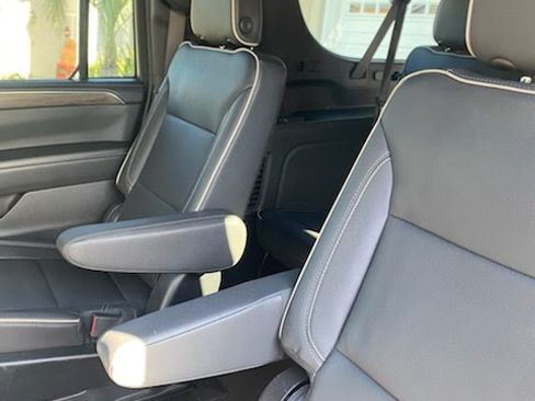 Used 2023 Chevrolet Suburban Premier image 14