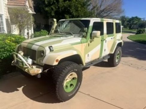 Used 2015 Jeep Wrangler Unlimited Sahara w/ Connectivity Group image 4