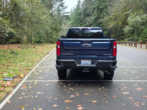 Used 2023 Chevrolet Silverado 2500 Custom w/ Custom Value Package image 2