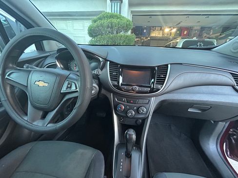 Used 2017 Chevrolet Trax LS image 17