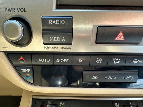 Used 2015 Lexus ES 350 w/ Premium Package FWD image 18