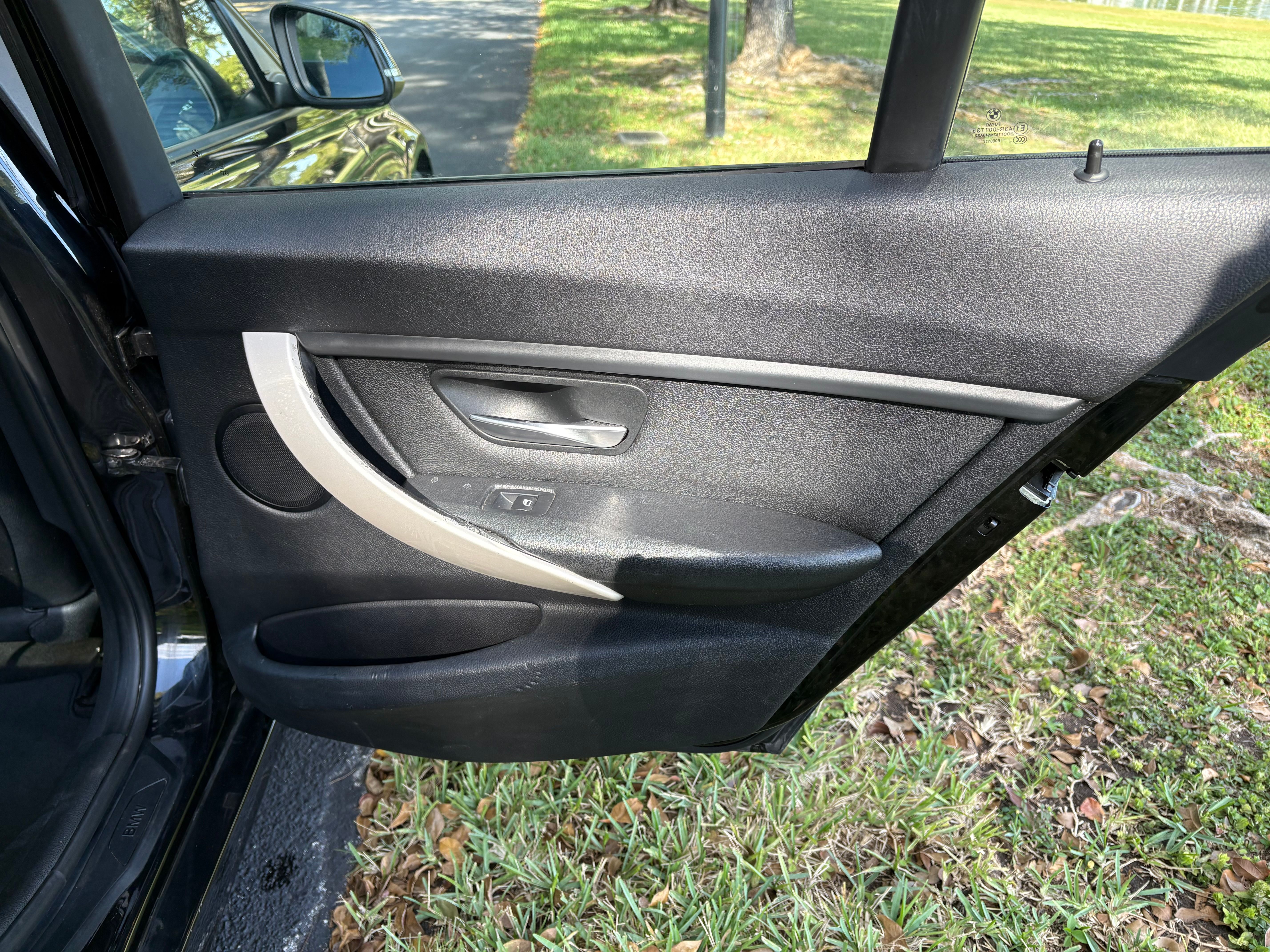 Used 2014 BMW 320i Sedan RWD image 17