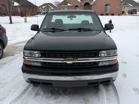 Used 2002 Chevrolet Silverado 1500 2WD Regular Cab w/ Heavy Duty Suspension Pkg image 2