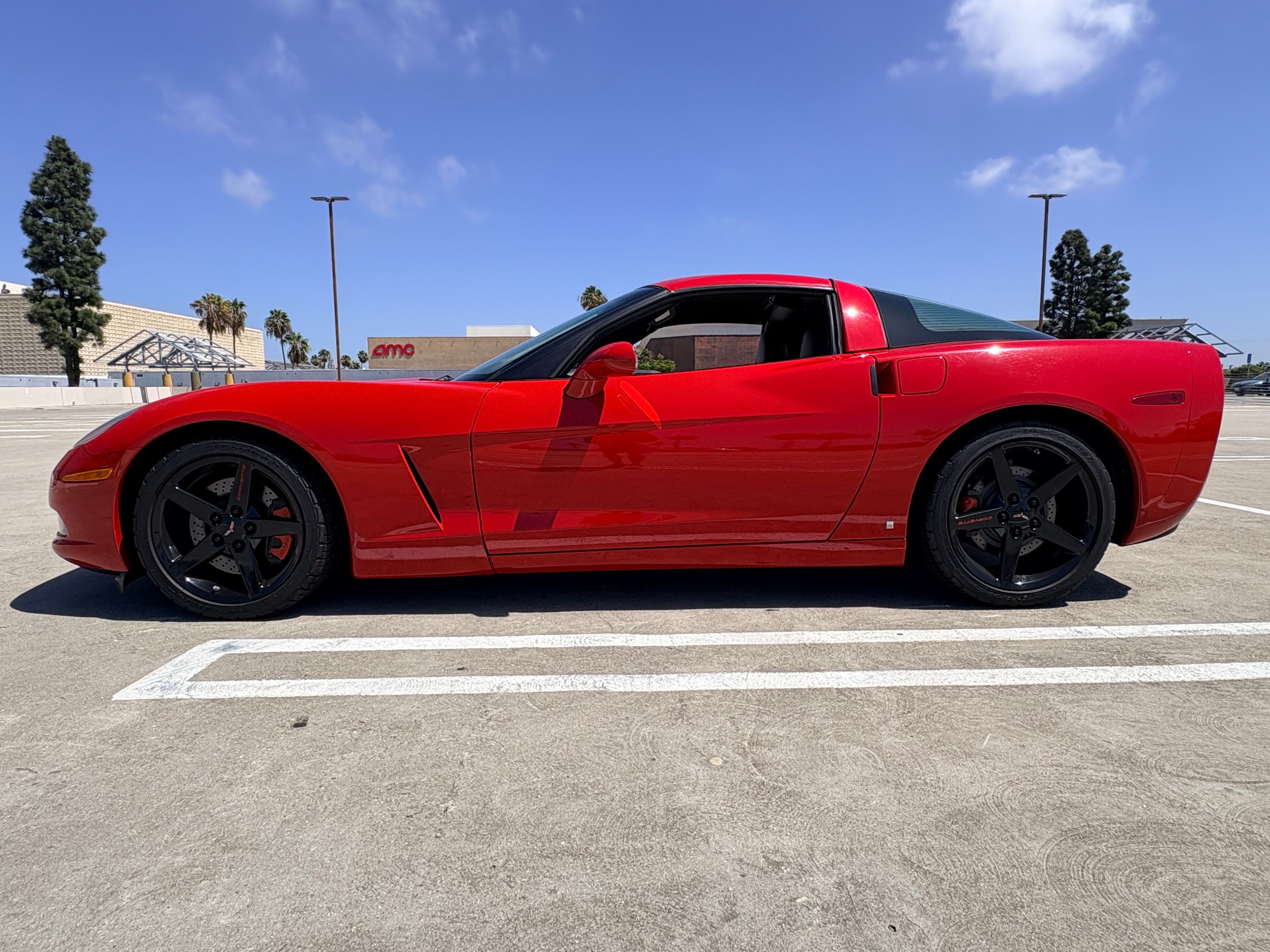 Used 2007 Chevrolet Corvette Coupe w/ Preferred Equipment Group RWD image 8