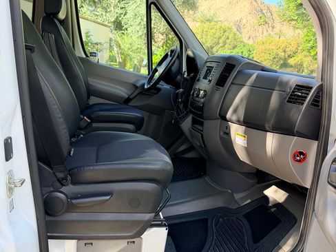 Used 2016 Mercedes-Benz Sprinter 2500 image 17