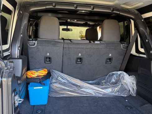 Used 2019 Jeep Wrangler Unlimited Sport S image 5