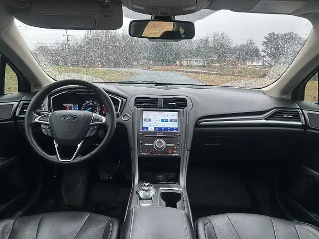 Used 2020 Ford Fusion Titanium AWD/4WD image 4