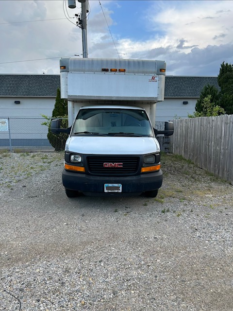 Used 2012 GMC Savana 3500 RWD image 2