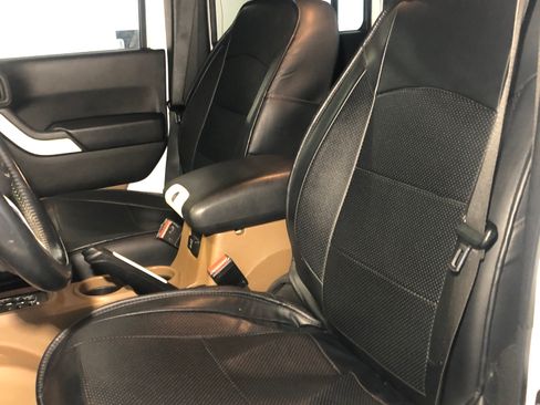 Used 2015 Jeep Wrangler Unlimited Sahara w/ Connectivity Group image 16