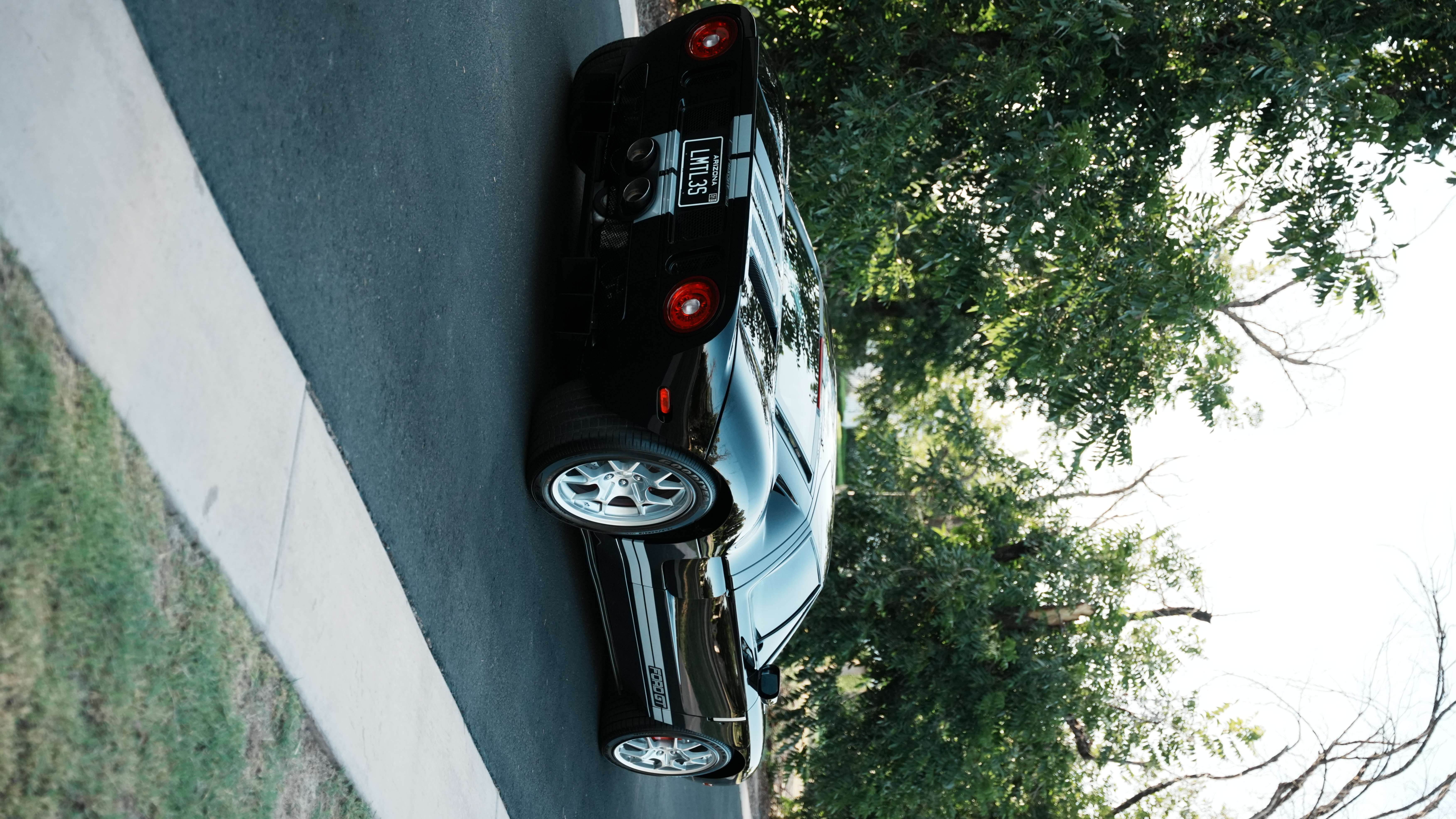 Used 2005 Ford GT RWD image 11