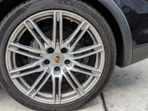 Used 2014 Porsche Cayenne S image 14