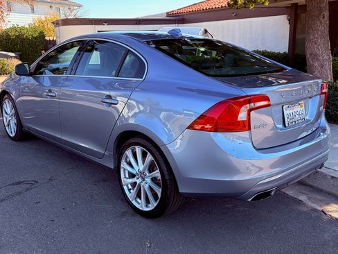 Used 2017 Volvo S60 T5 Inscription image 11