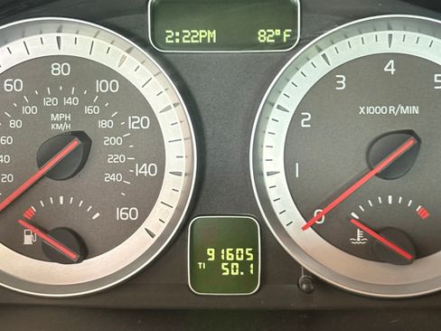 Used 2012 Volvo C70 T5 image 1