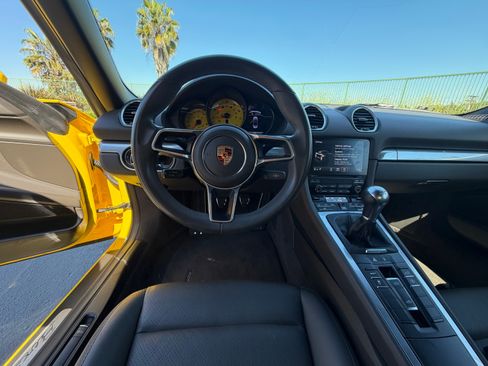 Used 2017 Porsche 718 Boxster S image 11