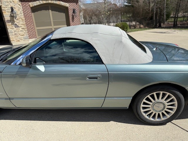 Used 2004 Ford Thunderbird Pacific Coast RWD image 12