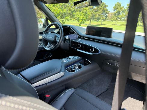 Used 2023 Genesis GV70 2.5T w/ Sport Prestige Package image 13