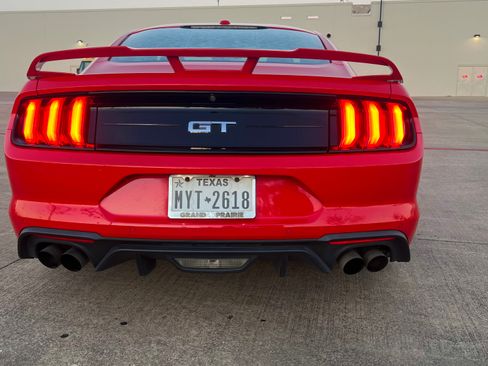 Used 2019 Ford Mustang GT Premium w/ GT Performance Package RWD image 9