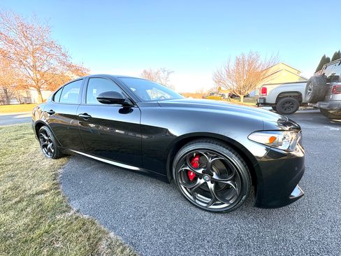 Used 2018 Alfa Romeo Giulia Ti Sport w/ Quick Order Package 22S Sport image 2