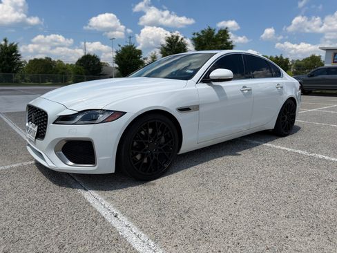 Used 2022 Jaguar XF SE RWD image 6