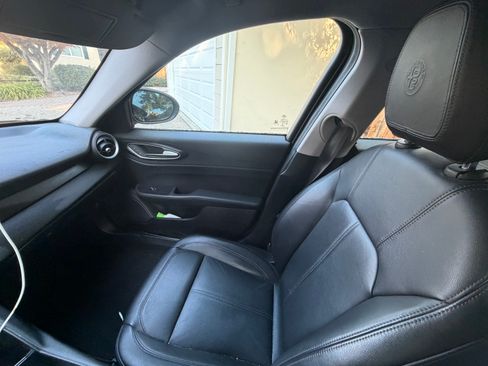 Used 2017 Alfa Romeo Giulia image 7