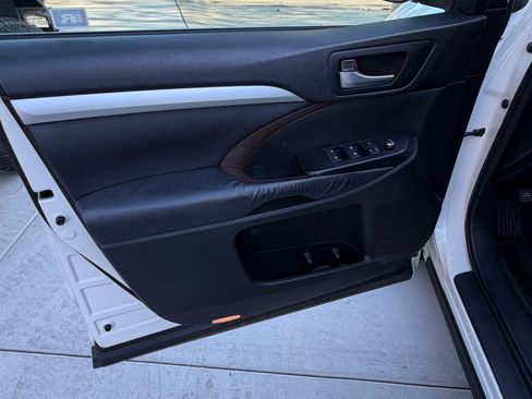 Used 2015 Toyota Highlander XLE image 11