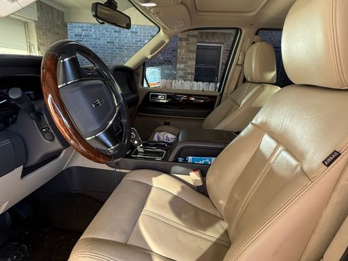 Used 2017 Lincoln Navigator L Reserve image 6