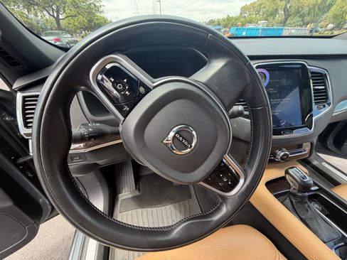 Used 2018 Volvo XC90 T6 Momentum w/ Convenience Package AWD/4WD image 11